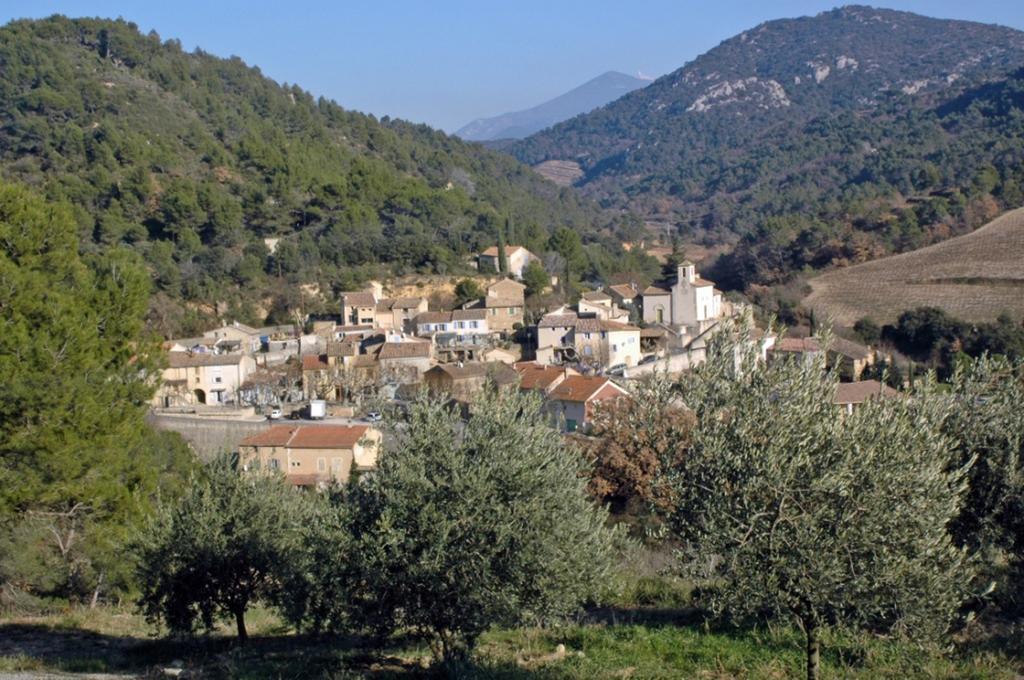 Le Mas De L'Amandier Saint-Saturnin-les-Avignon Exterior photo