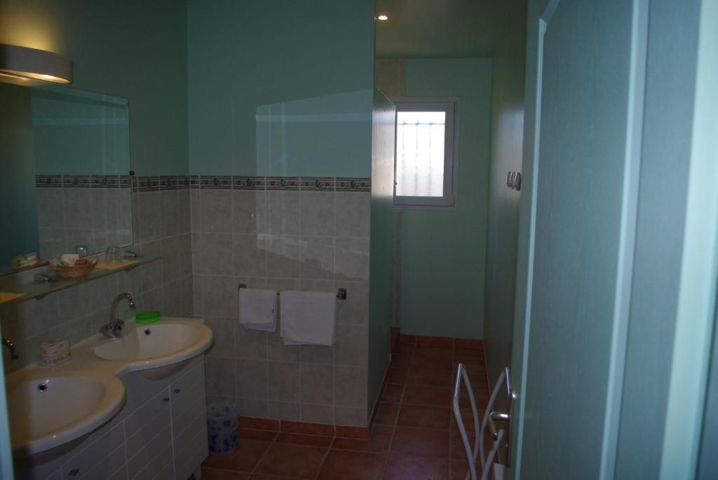 Le Mas De L'Amandier Saint-Saturnin-les-Avignon Room photo