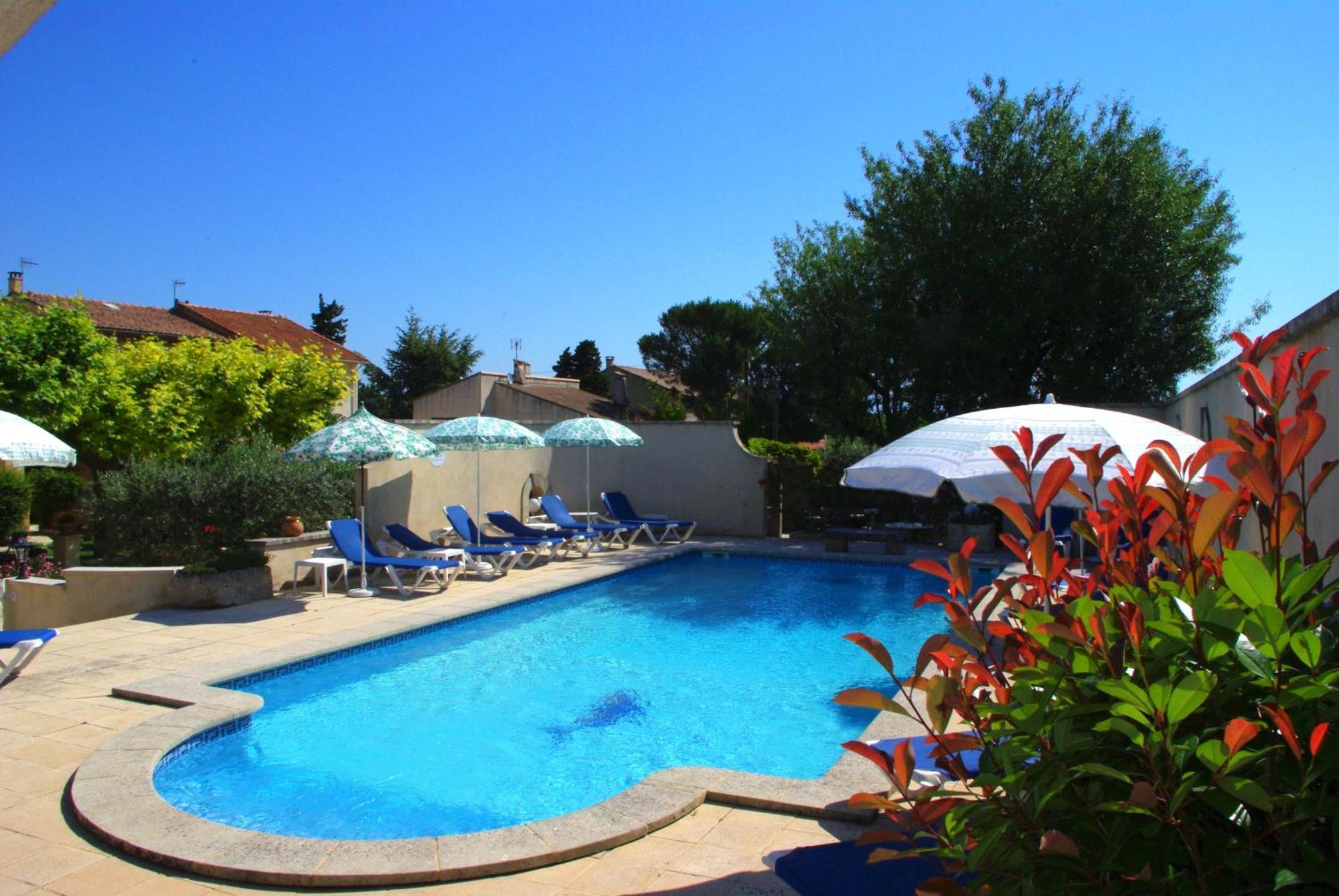 Le Mas De L'Amandier Saint-Saturnin-les-Avignon Exterior photo